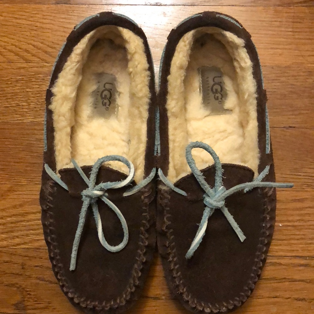 UGG Women’s Dakota Moccasin